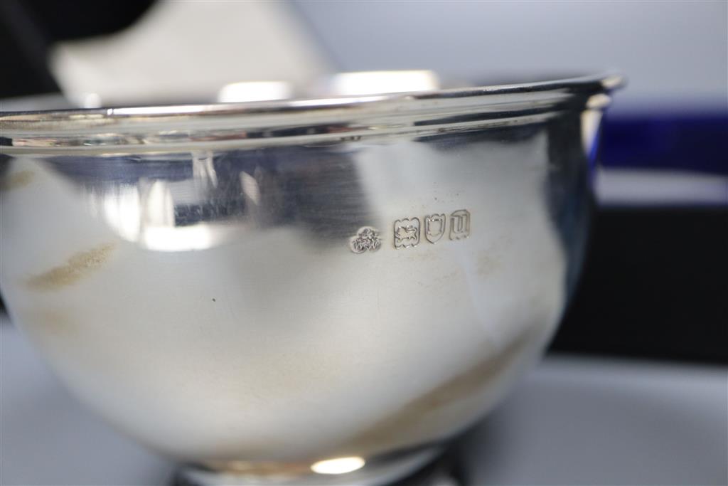 A plain circular silver bowl and spoon in fitted case, Wakely & Wheeler, London, 1915, 4.5oz.